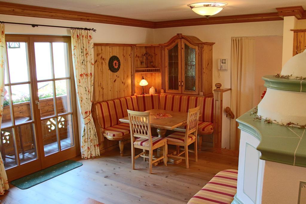 Ferienwohnung Schossleitner - Der Wohlfuehl-Ansitz Am Wolfgangsee Mit Weitblick Sankt Gilgen Szoba fotó