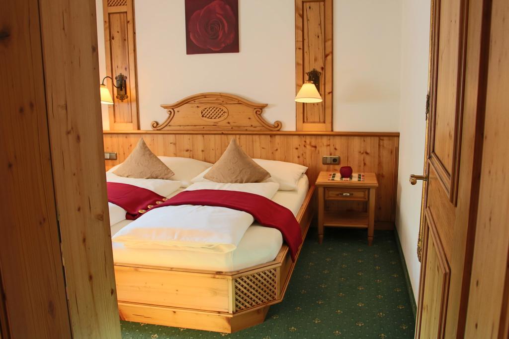 Ferienwohnung Schossleitner - Der Wohlfuehl-Ansitz Am Wolfgangsee Mit Weitblick Sankt Gilgen Szoba fotó